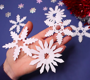 Как вырезать плоские снежинки из бумаги