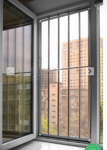 Как защитить окна на первом этаже без решеток