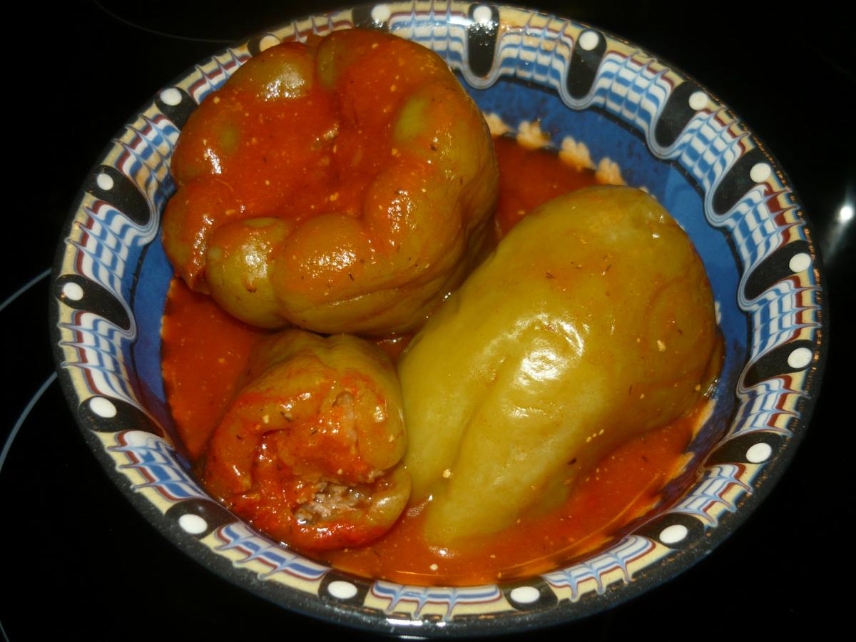Фаршированные перцы в томатном соусе