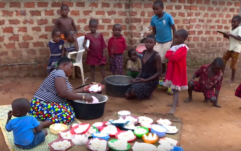 Мама уганда. Мариам Набатанзи из Уганды. Мариам 44 ребенка из Уганды. Жительница Уганды Мариам Набатанзи (Mariam Nabatanzi). Бабирье из Уганды Мариам.
